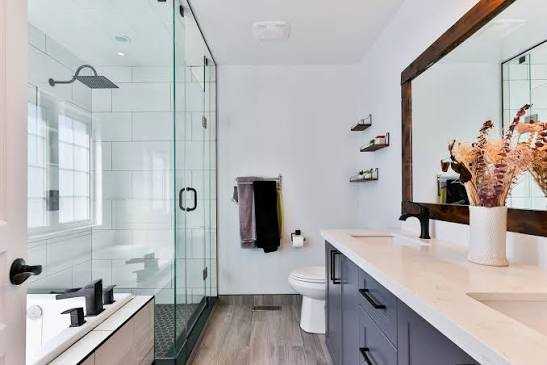 Precision-Measured Custom Shower Glass for a Better Fit